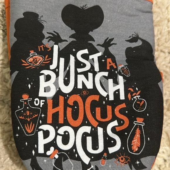 Disney Hocus Pocus 2 Pack oven mitts Halloween NEW - Picture 2 of 7